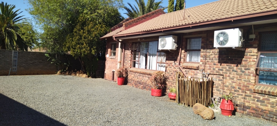5 Bedroom Property for Sale in Pellissier Free State